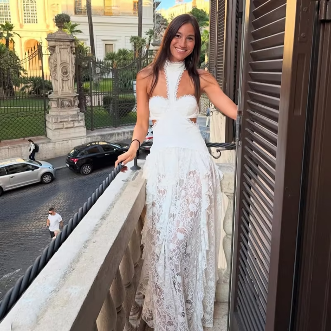 Capri - Vestido halter de encaje con falda larga en capas