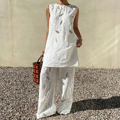 Nora - Conjunto calado con bordado de hojas minimalista