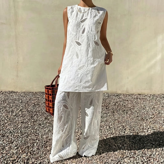 Nora - Conjunto calado con bordado de hojas minimalista