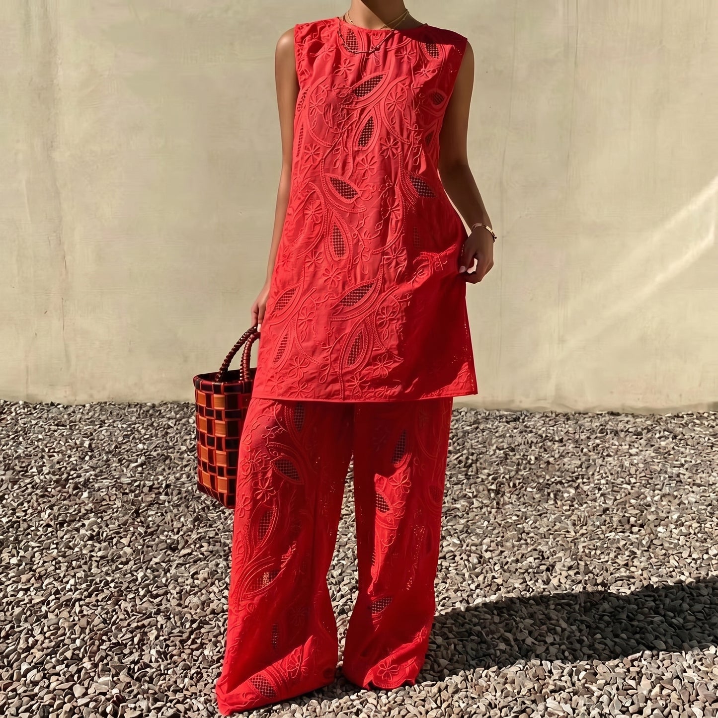 Nora - Conjunto calado con bordado de hojas minimalista