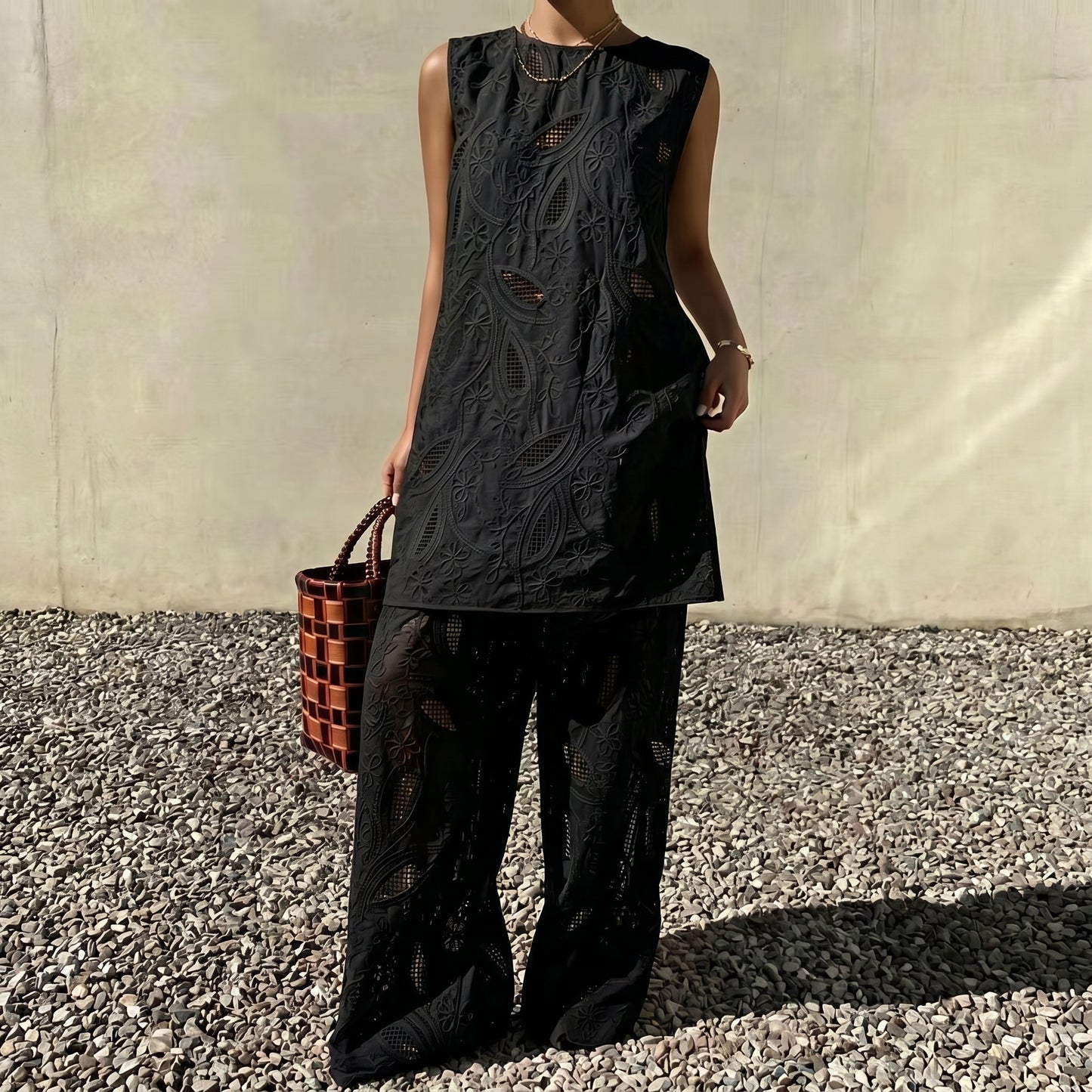 Nora - Conjunto calado con bordado de hojas minimalista