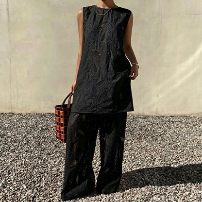 Nora - Conjunto calado con bordado de hojas minimalista