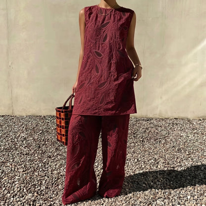 Nora - Conjunto calado con bordado de hojas minimalista